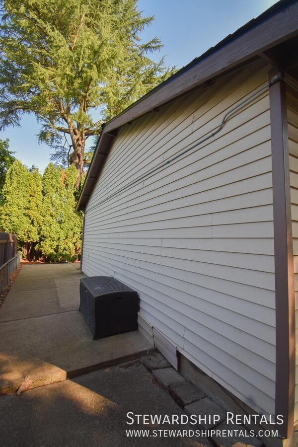 Building Photo - 5017 SE 45th Ave