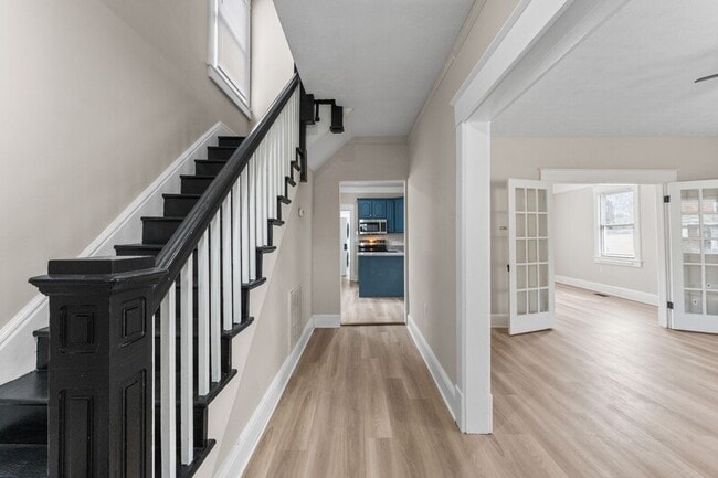 Building Photo - 703 Hamilton Ave