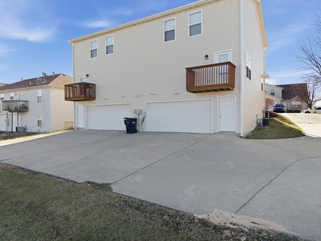 Building Photo - 2413 Northampton Dr