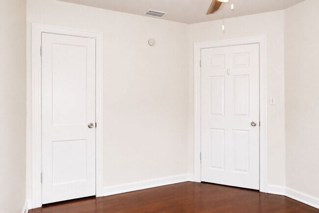 Building Photo - 2 Bedroom, 1 Bathroom Home for Rent in St Pete!