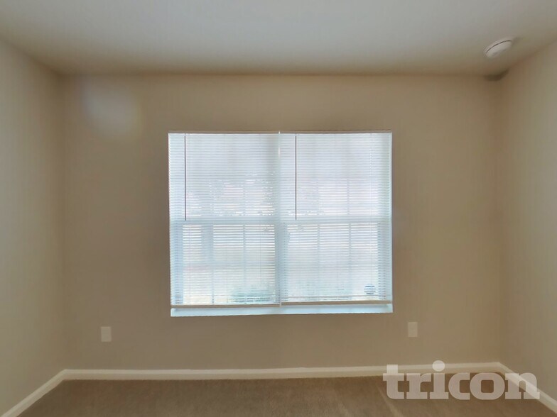 Building Photo - 15402 Bareback Dr