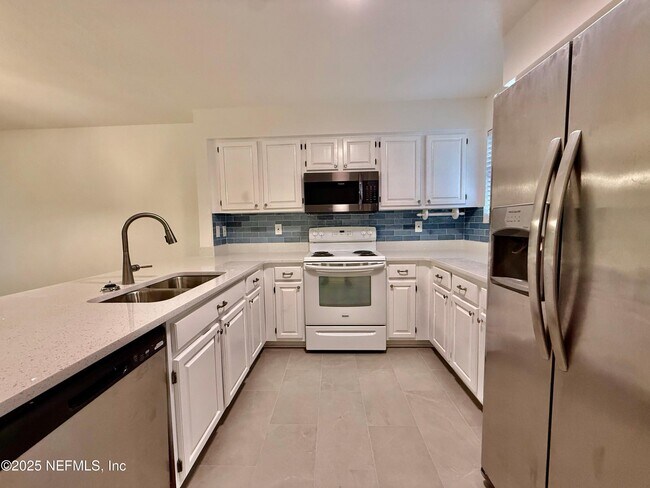 Building Photo - 1604 Arcadia Dr