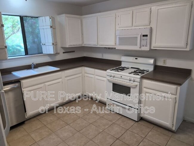 Building Photo - 15705 Monona Cove