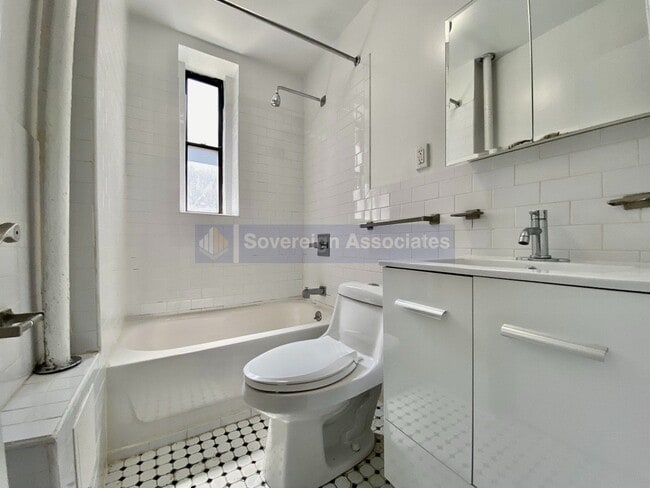 Building Photo - 12 Pinehurst Ave