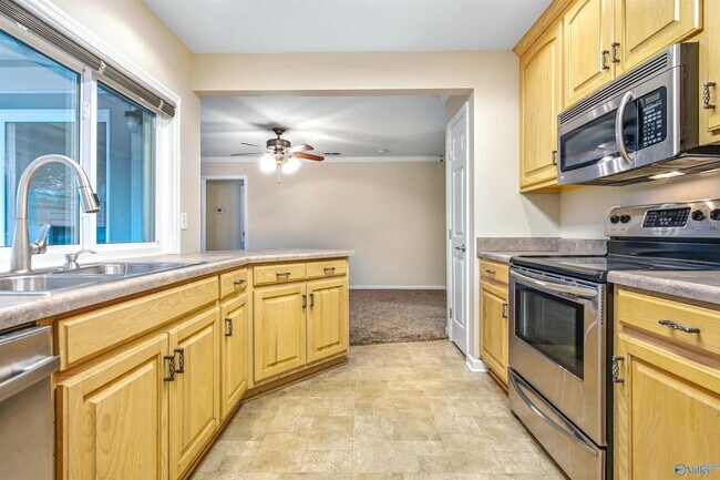 Building Photo - 2008 Burlingame Dr SE