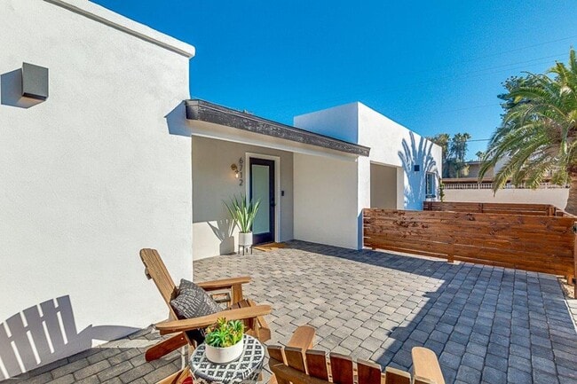 Building Photo - $599 Move in Special - Gorgeous, Open Concept Two Bed Two Bath near Old Town Scottsdale!