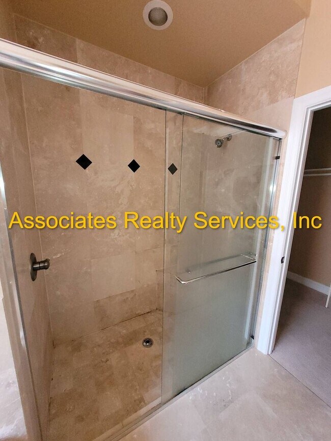 Building Photo - Modern 3BR/2BA Home with Open Concept Livi...