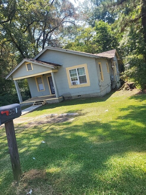 Building Photo - 203 Treehaven Dr