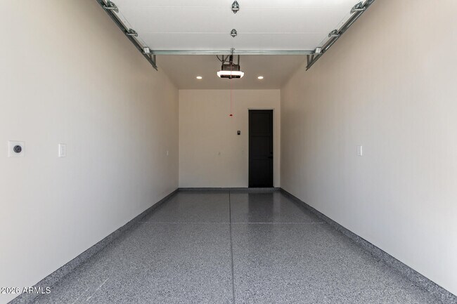 Building Photo - 3014 E Avalon Dr