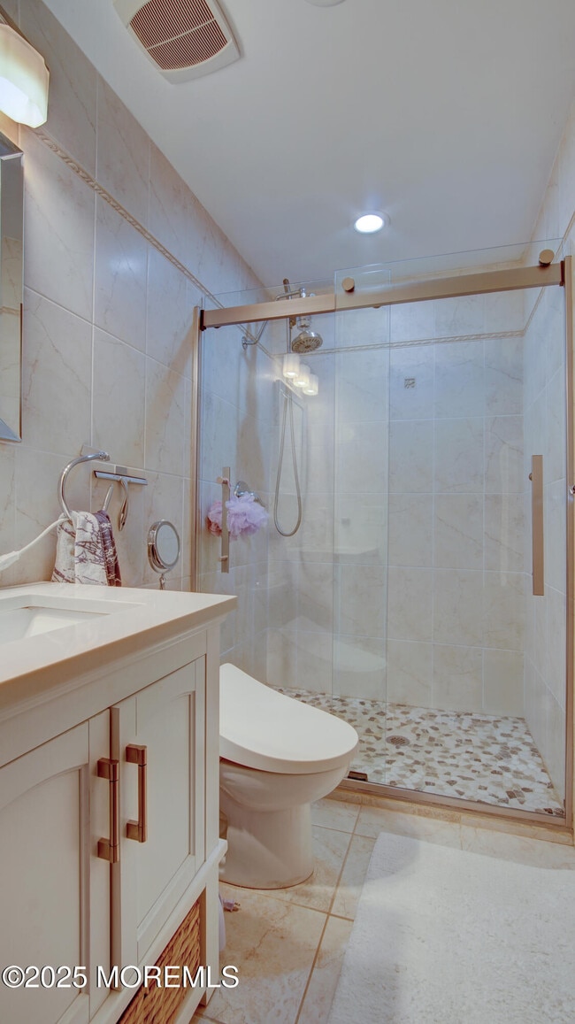 Building Photo - 141 Chestnut Way