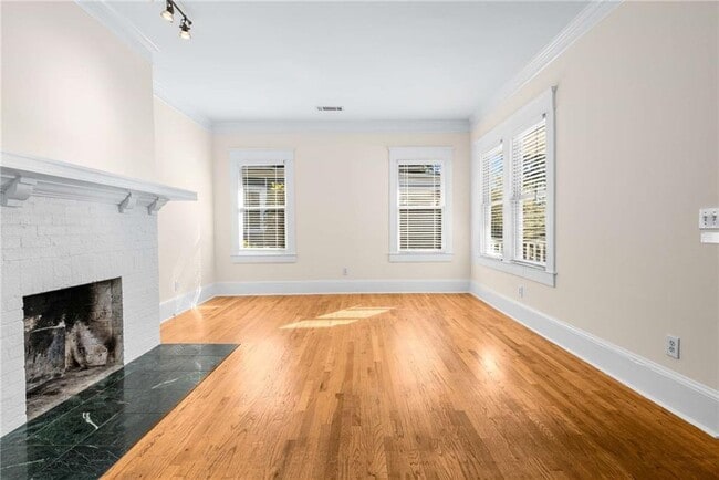 Building Photo - 288 Augusta Ave SE