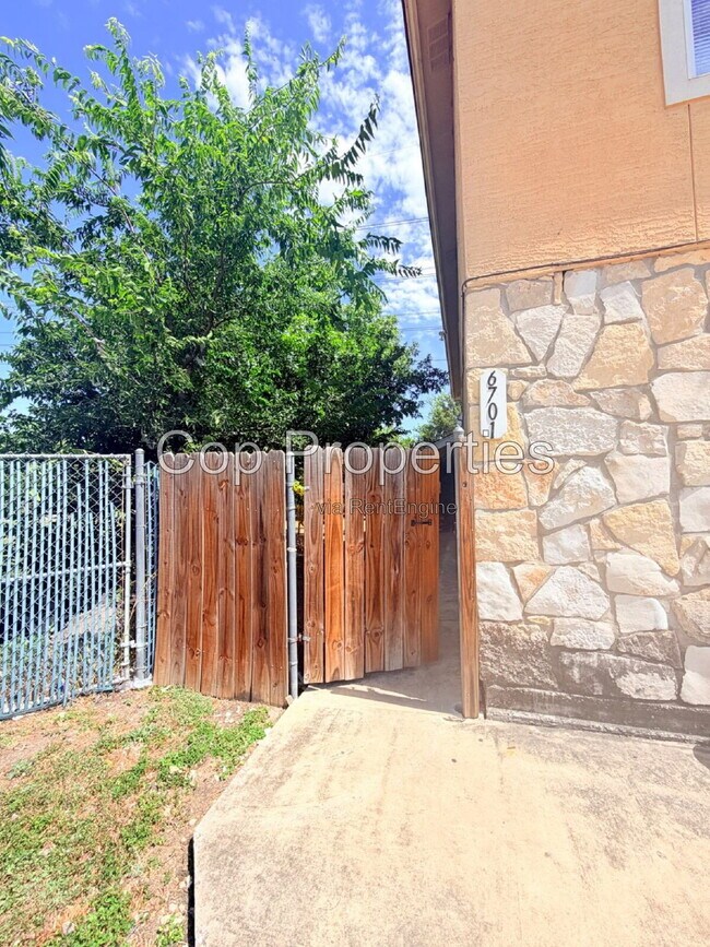 Building Photo - 6701 Brothers Ln