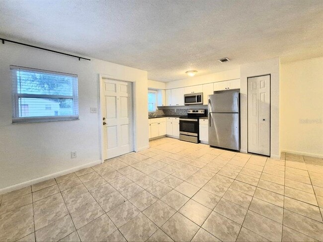 Building Photo - 2408 W Cypress St