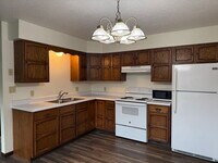 Building Photo - Spacious 2-Bed, 1-Bath Apartment Just 15 Minutes from Fargo