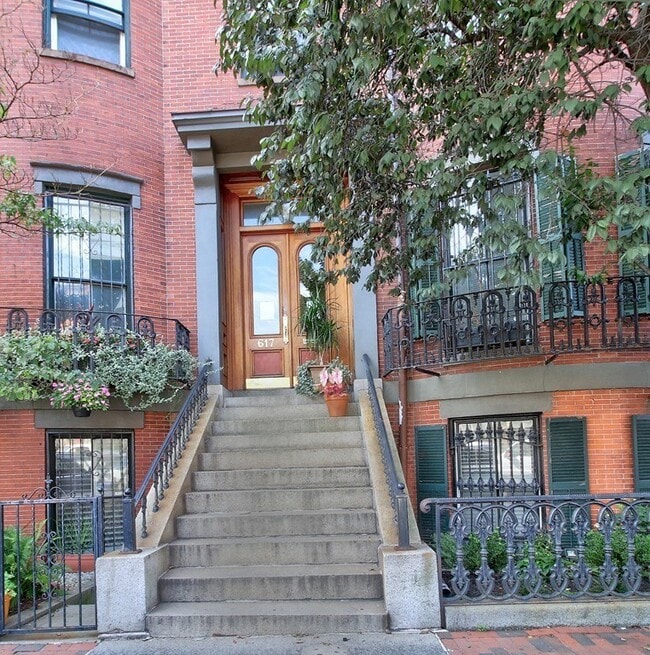 Building Photo - 617 Massachusetts Ave