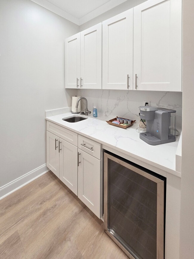 Building Photo - 996 Beach Blvd W