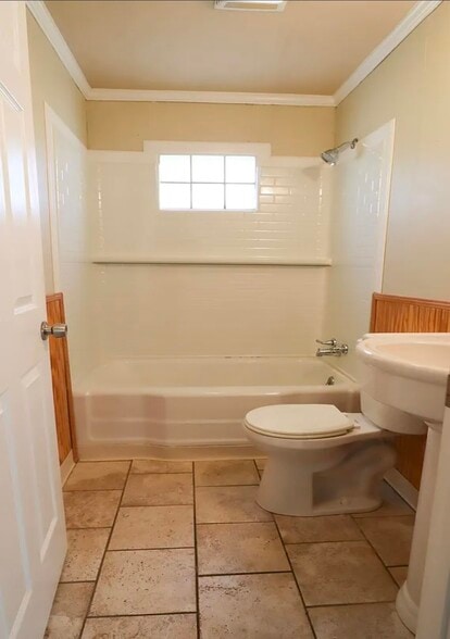 Building Photo - 1352 King Mill Pike