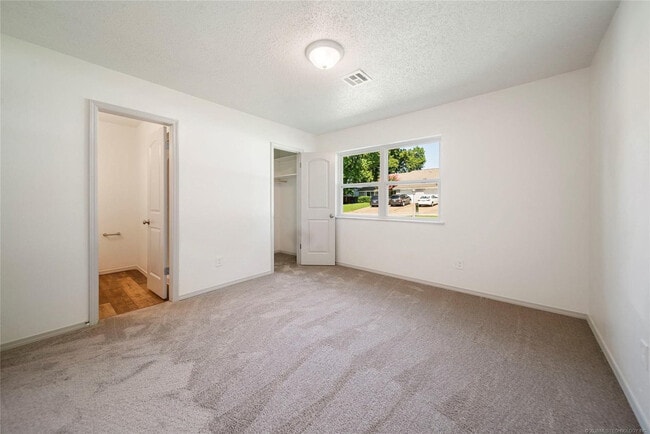 Building Photo - Lafortune Park Duplex