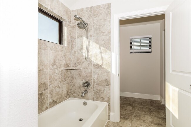 Building Photo - 30627 S Creek Way