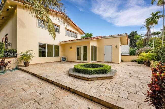 Building Photo - 1240 Ortega Ave