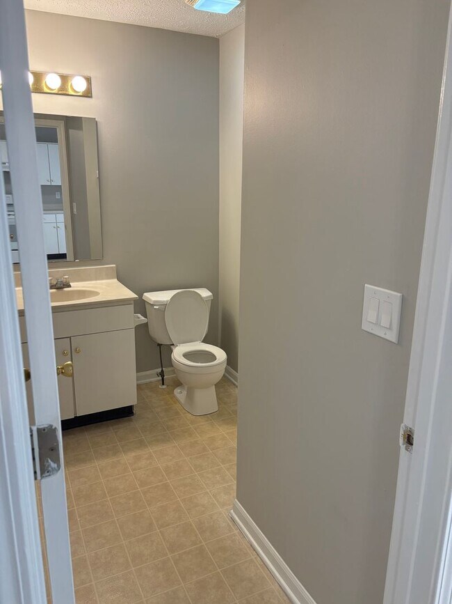 Building Photo - Charming 3-Bedroom Home in Fountain Square – Prime Location Near I-65!