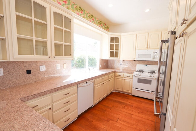 Building Photo - 64900 Desert Air Ct