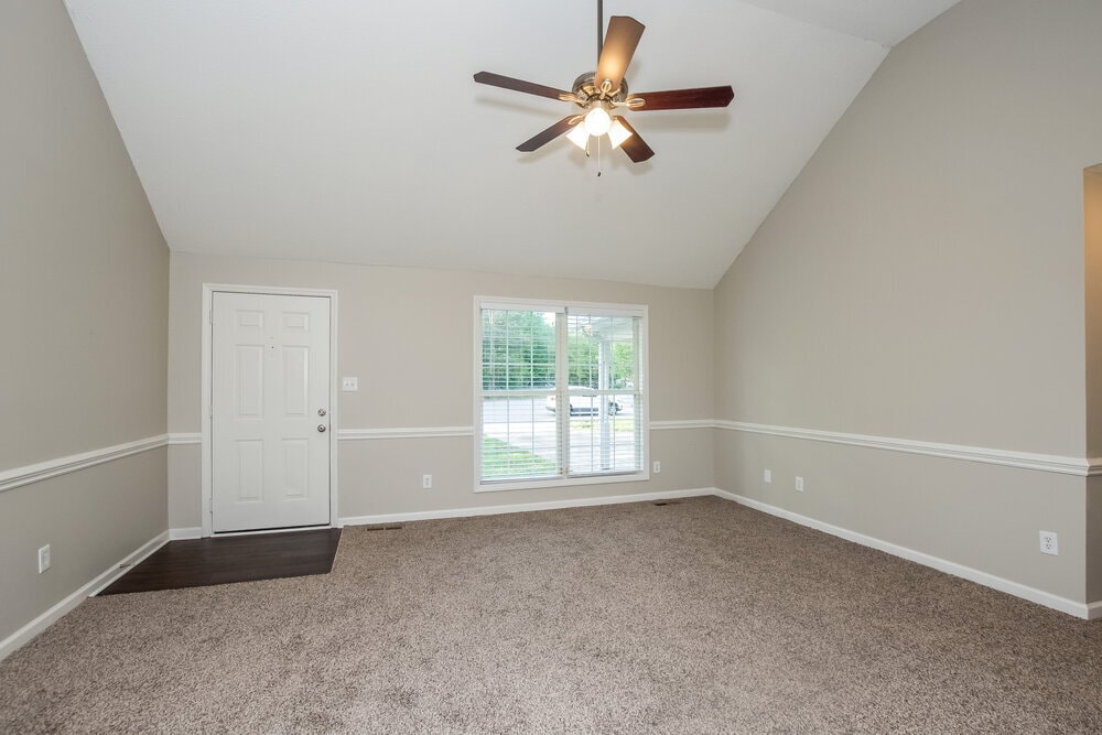 Building Photo - 544 Basswood Way