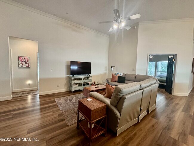 Building Photo - 2010 Paradise Oaks Ct