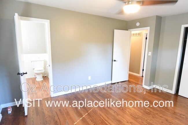 Building Photo - 8870 Westbrooke Dr
