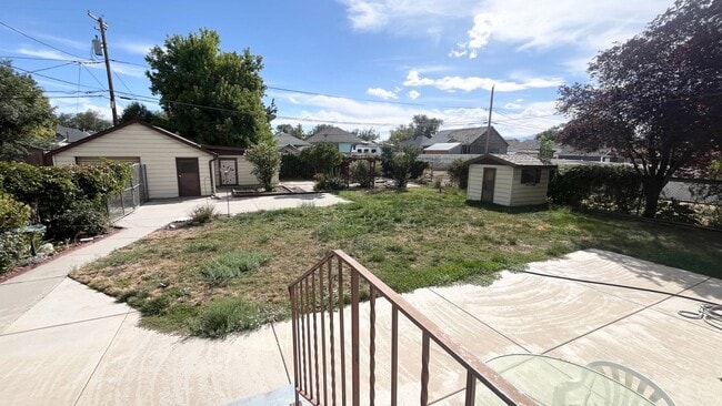 Building Photo - 825 W Arapahoe Ave