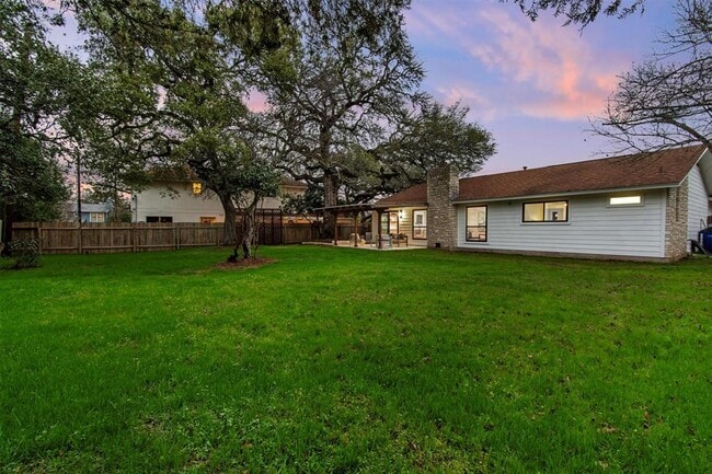 Building Photo - 5102 Summerset Trail