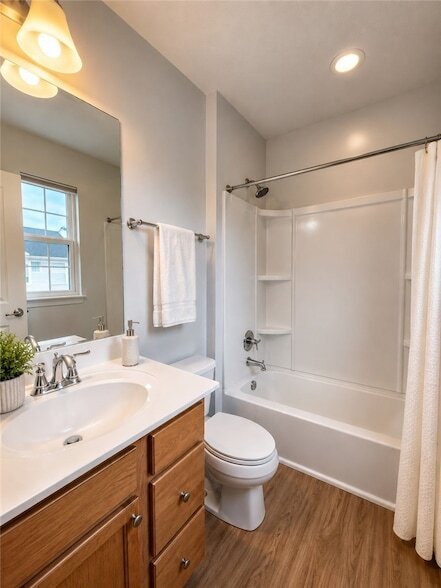 Building Photo - 1502 Pointe View Dr