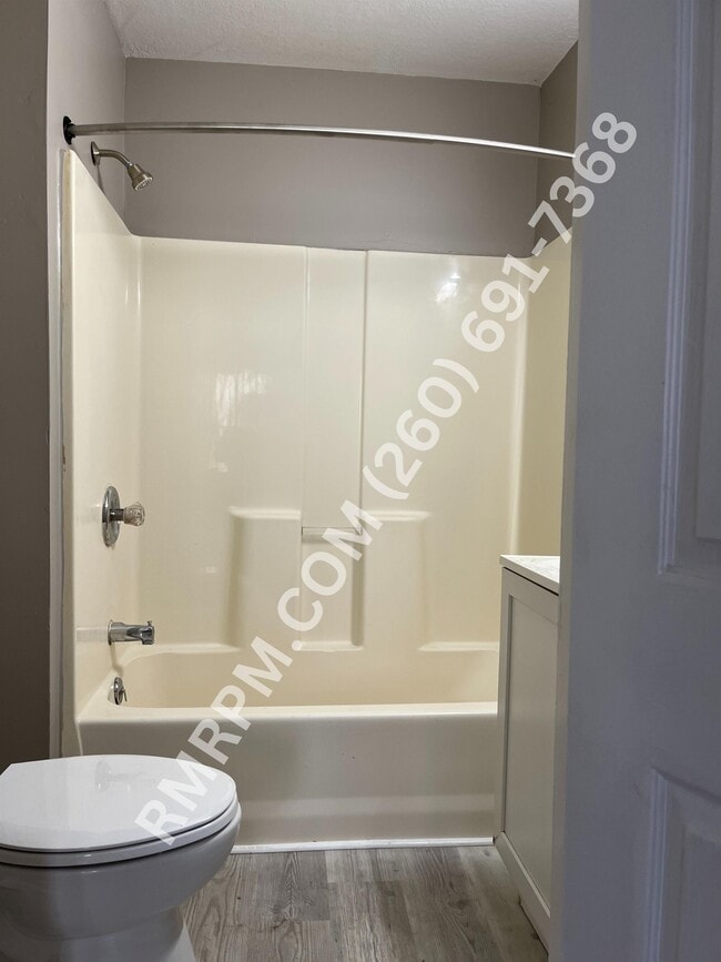 Building Photo - 1220 Fairview Ave