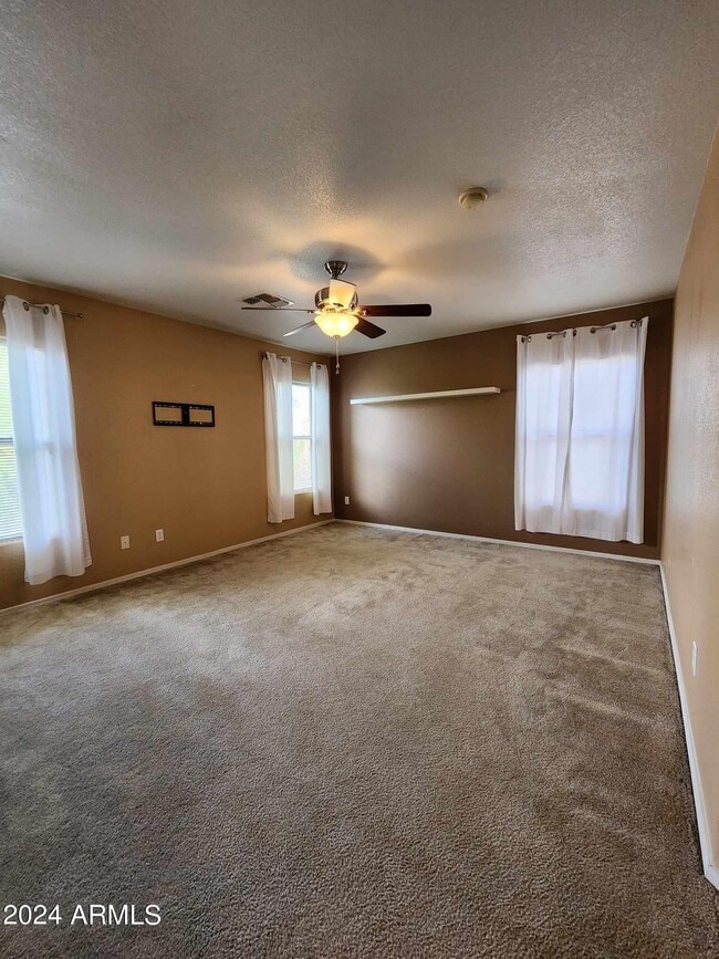 Building Photo - 40443 W Helen Ct
