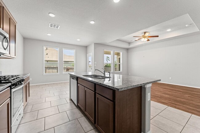 Building Photo - 40219 S Hill Pass
