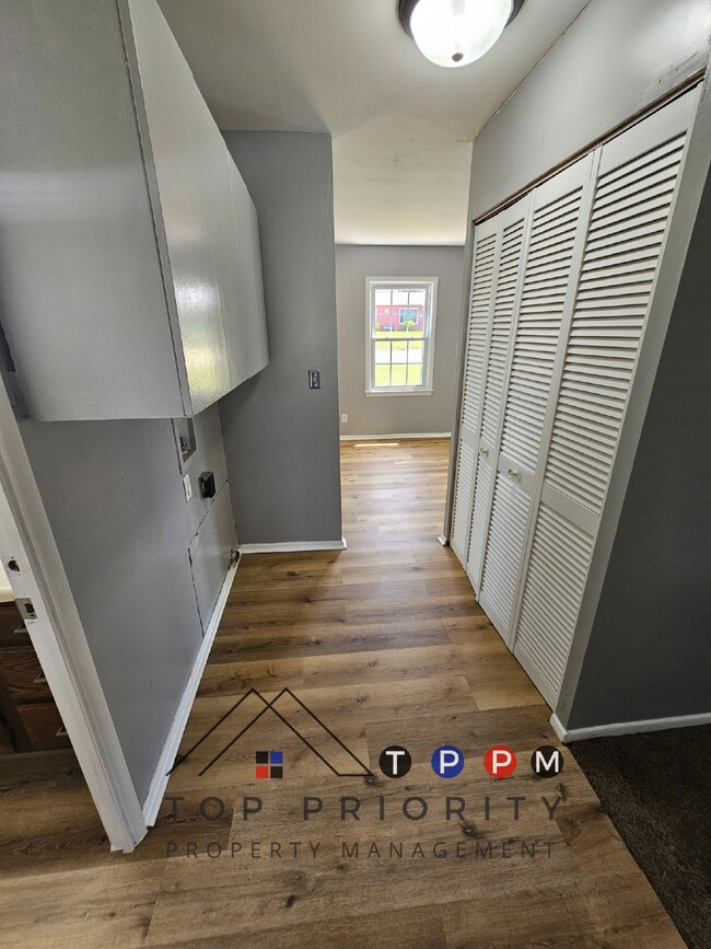 Building Photo - 2 Bedroom | 1 Bathroom Single Family Home ...