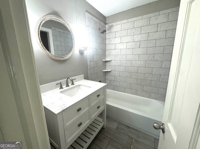 Building Photo - 427 Meadowlark Dr