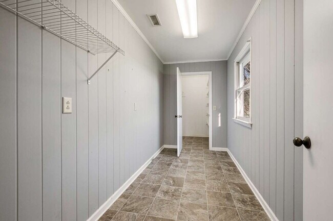 Building Photo - "Charming 3-Bedroom Haven with Spacious 2200 Sq Ft Layout in Lascassas, TN!"