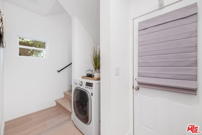 Building Photo - 157 Hart Ave