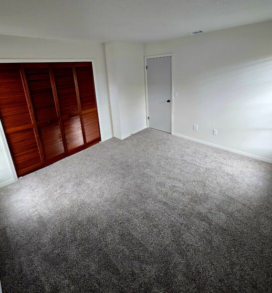 Building Photo - 1084 Aaron Dr