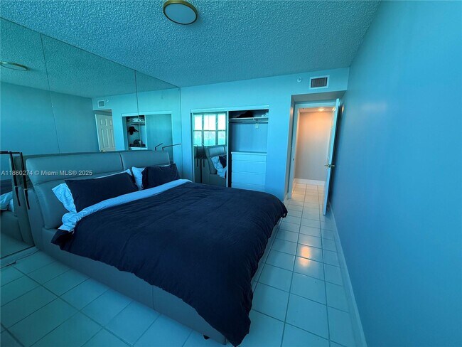 Building Photo - 800 Claughton Island Dr