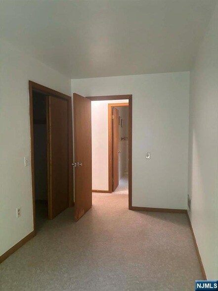 Building Photo - 77 Goldfinch Ln