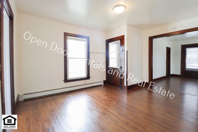 Building Photo - 204 W Houston St