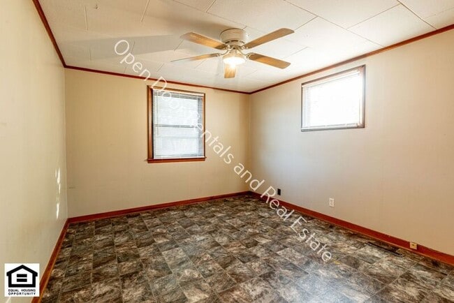 Building Photo - 811 Goshen Ave
