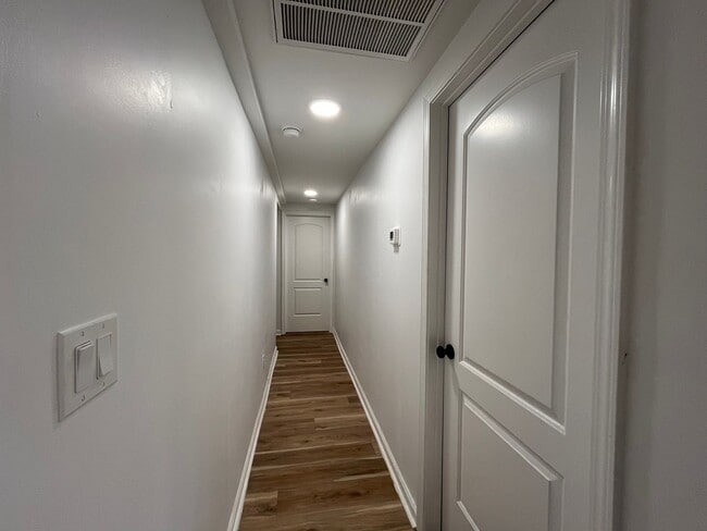 Building Photo - Modern 2BD*, 2BA with 3rd Bonus Room Near Downtown Durham with Assigned Off-Street Parking and Ba...