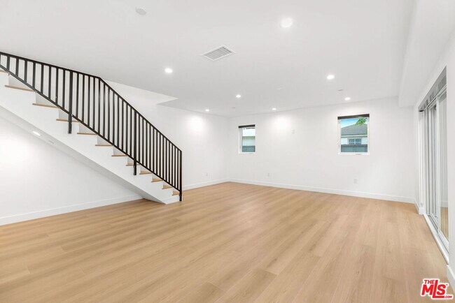 Building Photo - 12702 Pacific Ave