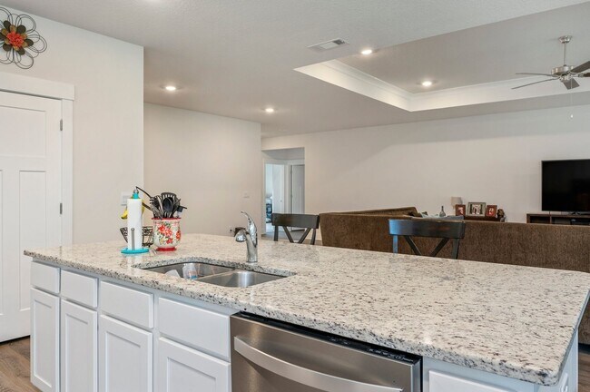 Building Photo - Stunning 4 Bedroom, 3 Bath Home in Shoal R...