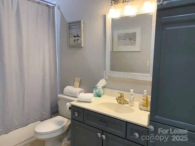 Building Photo - 9033 Rosalyn Glen Rd