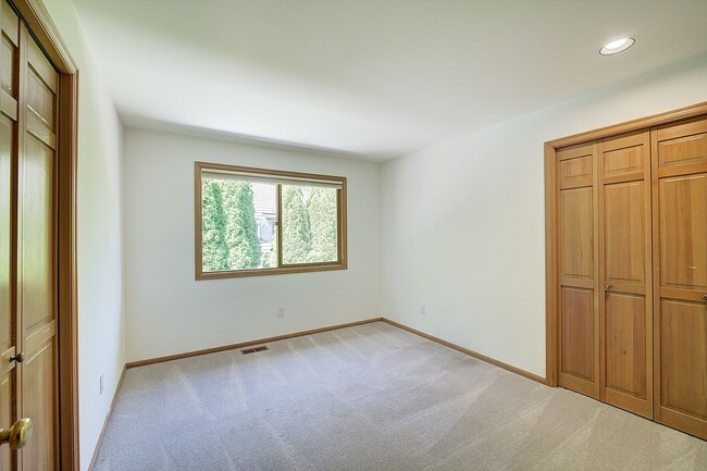 Building Photo - 4bd/2.5ba Sammamish House