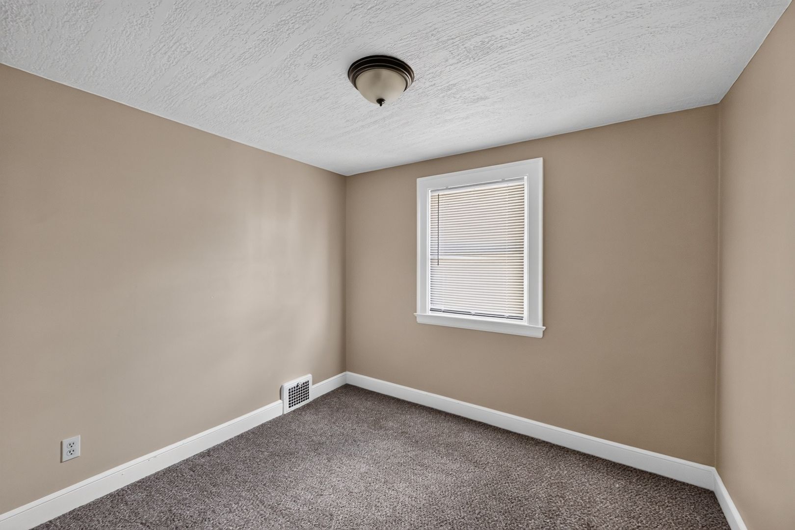 Building Photo - 1337 Ivydale Ave SW